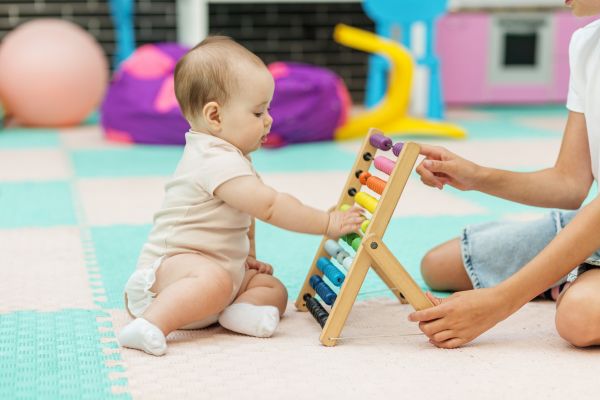 signs of healthy development in babies