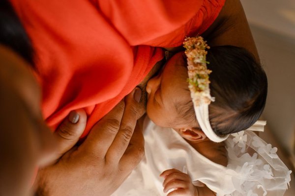 breastfeeding a newborn first week